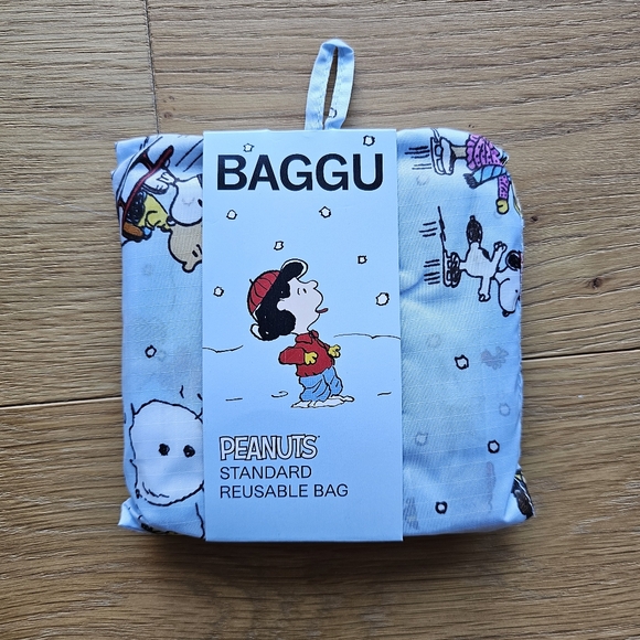 NWT BAGGU X Peanuts Standard Printed Reusable Tote Bag Snoopy Winter Scene - Picture 2 of 3